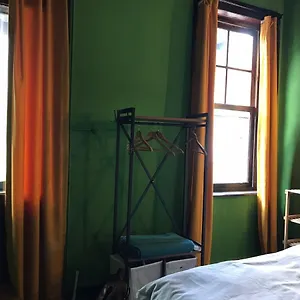 titan-house-hostel.hotelsofizmir.com/